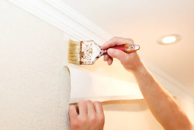 Pose de papier peint à Choue — revêtements muraux et toiles de verre